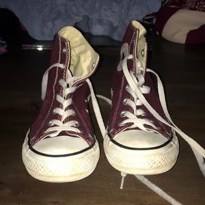 MAROON HIGH TOP CONVERSE